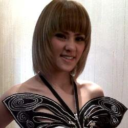 Demi Uang, Angel Lelga Cuma Pakai Bra di Film 