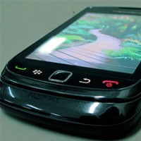 BlackBerry Torch, Jawaban Atas Tantangan iPhone dan Android  