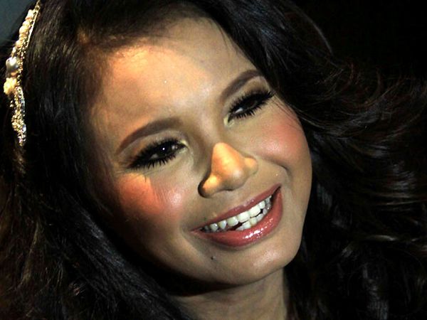 Rossa Senyum Sumringah