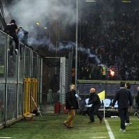 Rusuh Lagi, Wasit Hentikan Italia vs Serbia 