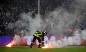 Suporter Rusuh, Italia-Serbia Tertunda