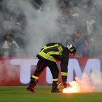 Suporter Rusuh, Italia-Serbia Tertunda