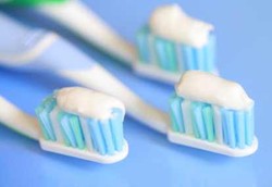 Triclosan dalam Pasta Gigi Bikin Kuman Makin Sakti