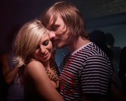 5 Hal Yang Diperhatikan Pria Sebelum Jatuh Hati