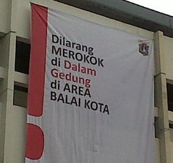 Peringatan Larangan Merokok di Balai Kota Tak Mujarab