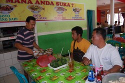 Nikmatnya Soto Sokaraja