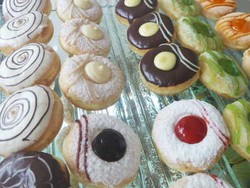 Lezatnya Donat Plus Kopi Asli Indonesia!