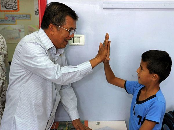 JK Kunjungi Anak-anak Korban Perang