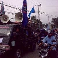 Ajak Berunjukrasa, Ratusan Buruh di Cimahi Gedor Pabrik
