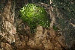 Jejak Zaman Pra Sejarah Terekam di Goa Tiangko