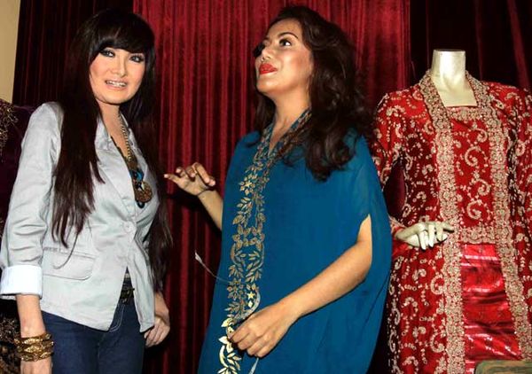 Kiki Amalia Fitting Baju Pengantin