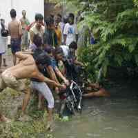 Banjir di Surabaya Barat, Satu Biker Tercebur Sungai