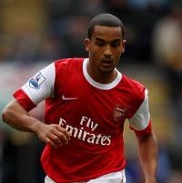  Menanti Aksi Bendtner-Walcott