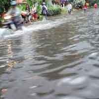 Jalan Raya Pejuang Taman Harapan Baru Bekasi Seperti Arena Off Road