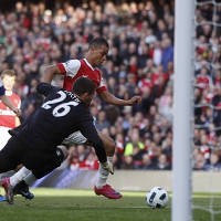 Chamakh Pastikan Kemenangan Arsenal 