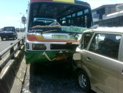 2 Kecelakaan Picu Kemacetan Panjang di Tol Cikampek