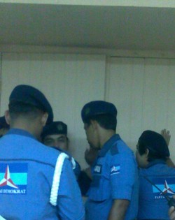 Perayaan Ulang Tahun PD ke-9 Diwarnai Keributan di Pintu Keluar 