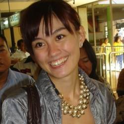 Tak Hanya Jadi Host, Agnes Monica Ikut Nyanyi di AMA 2010