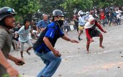 Akhiri Bentrok, Mahasiswa UMI dan Polisi Barter Sandera