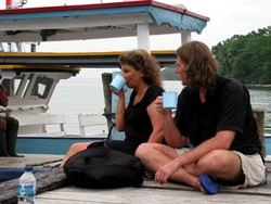 Travel Guide Asal Carita, Penggandeng Bule-bule