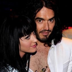 Katy Perry Tunda Ngeseks Sampai Resmi Nikah