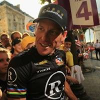 Anak Kelima Armstrong Lahir