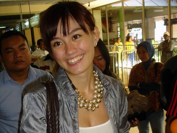 Agnes Monica Pulang dari Amerika
