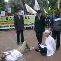 Ratusan Mahasiswa Surabaya Tolak Kemitraan Indonesia-AS