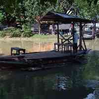 Perahu Tambang Kali Jagir 24 Jam Beroperasi