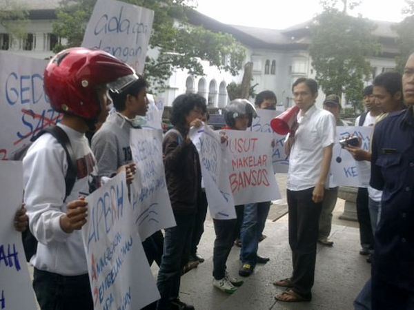 Format Geruduk Gedung Sate