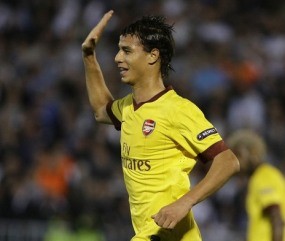 Arsenal Bersenjatakan Emirates & Chamakh