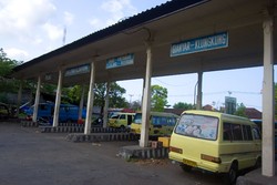 Bus/ Angkot Terminal Batu Bulan