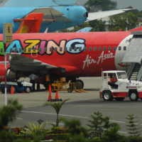  Pesawat Air Asia Pecah Ban di Bandara Polonia