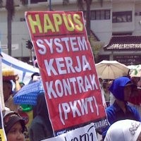 Tuntut Upah Layak, Buruh Blokir Jalan Depan Kantor Gubernur Jateng