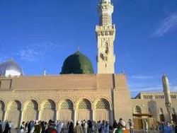 Kisah Calhaj Wanita Melawan Para Penjahat di Masjid Nabawi