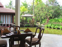 Memanjakan Diri di Hotel Lor-In, Solo