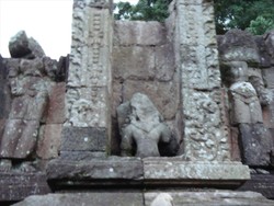 Belajar Kearifan Arsitektur Candi Songgoriti