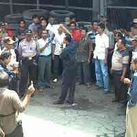 Tuntut Kesejahteraan, Puluhan Sopir Truk Berdemo