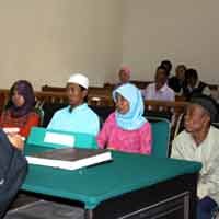 Satu Keluarga Pencuri Buah Asam Dituntut 1 Bulan 3 Hari