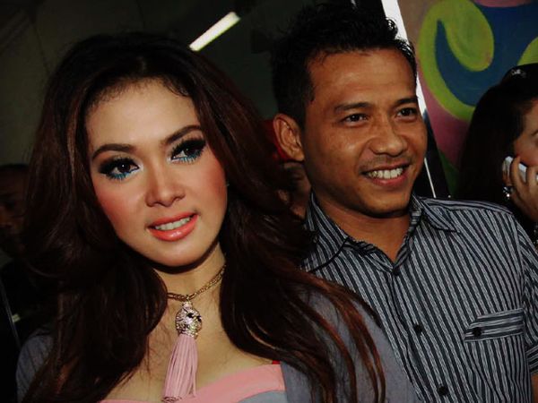 Anang-Syahrini Lengket Terus