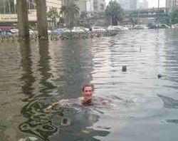 Sempat Dikejar-kejar, Bule Stres di Bundaran HI Ditangkap