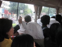 Tertinggal Rombongan, 2 Menteri dan Dirut PLN Bajak Bus Wartawan