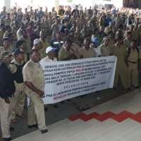 Tunjangan Kinerja Belum Dibayar, Ratusan PNS Jayapura Demo