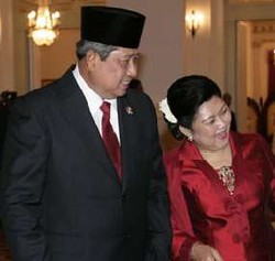 Senyum SBY, Tangis Eriyanto dan Elusan Ibu Ani