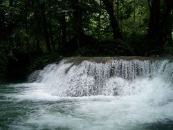 Berburu Kesegaran di Air Terjun Salodik
