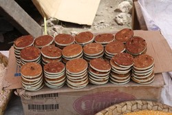 Menikmati Manisnya Tuak Pohon Lontar