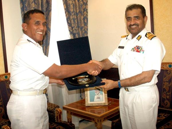 Komandan KRI Dewaruci Bertemu KSAL Oman