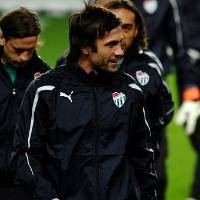 Buaya Hijau Mengintip Saat Setan Merah Limbung