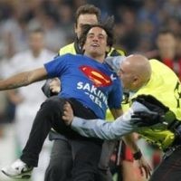 Superman Masuk Lapangan, Dua Milanisti Diamankan