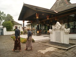 Keraton Yogja Yang Bersahaja